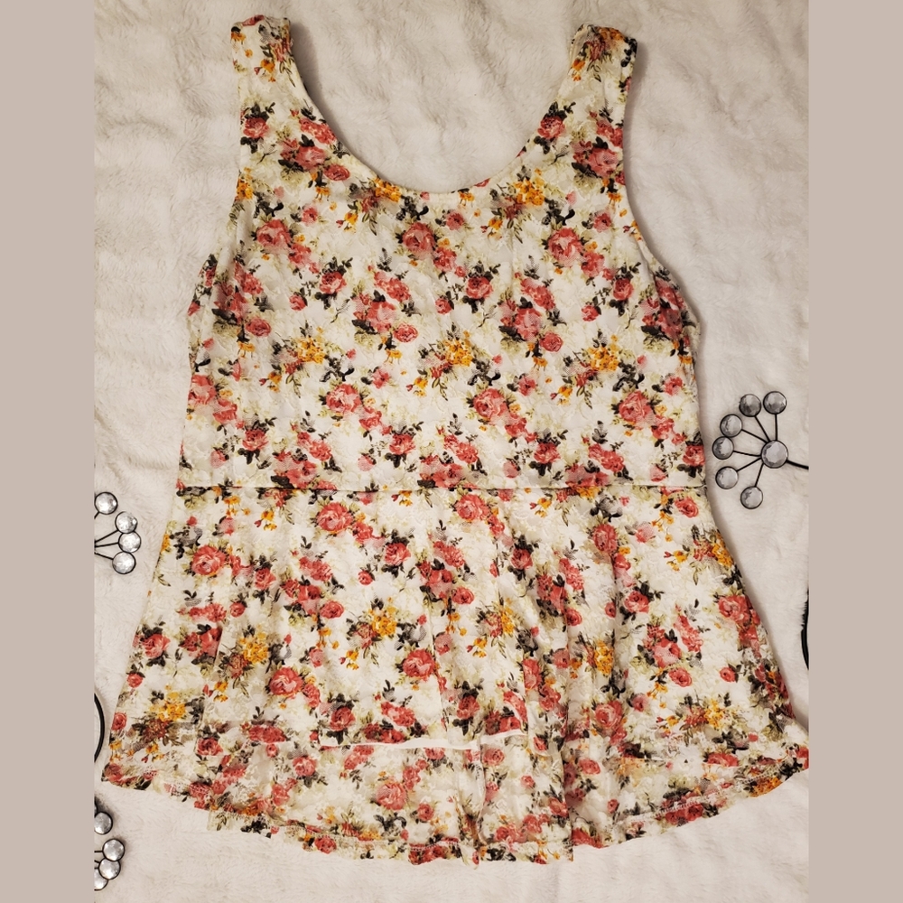 Floral sleeveless blouse with bow